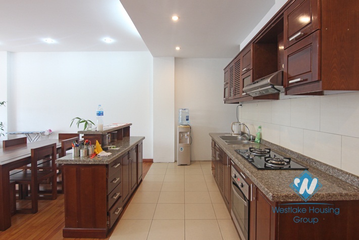 Lake view apartment for rent on Tran Vu, Truc Bach, Ba Dinh